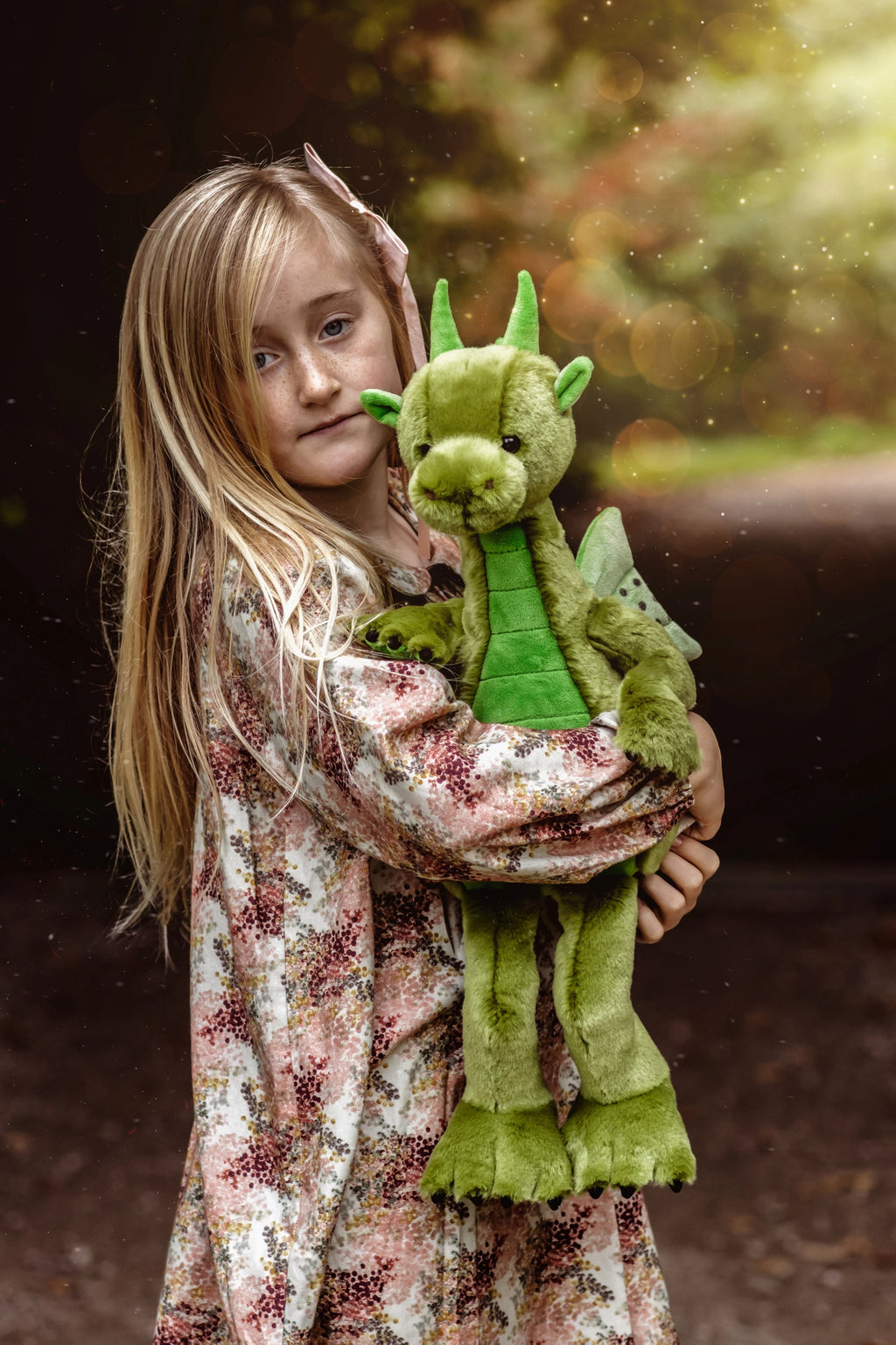 Charlie Bears Dragon Plush, Deck